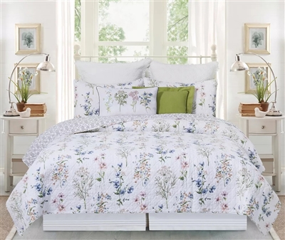 This large-scale floral botanical print with vibrant pink and blue blooms easily brightens any bedroom. You can also reverse Cynthia to a versatile blue and white geometric design that effortlessly combines traditional allure and contemporary geometric