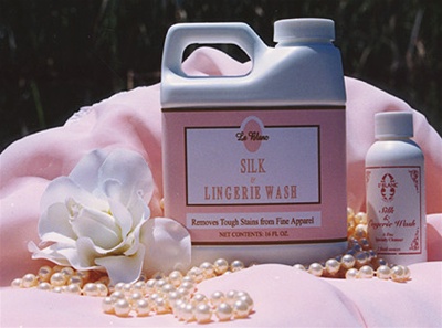 This specialty cleanser lifts tough stains from delicate fibers while protecting elasticity and finish. Silk & Lingerie Wash is made with our ShapetexÂ® formula which guarantees to keep the shape of any textile. Safe for use on all silk fibers